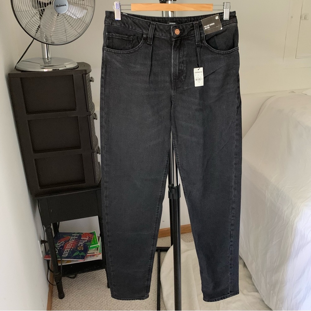 Express Relaxed Tapered Mid Rise Jeans Black NWT 4